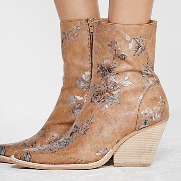 Jeffrey Campbell Shoes - JEFFREY CAMPBELL PEYTON ANKLE BOOTIE BRN